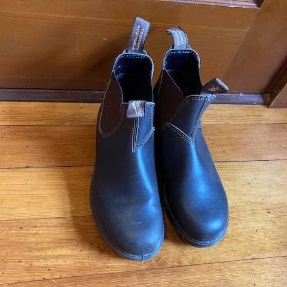 Women's 8.5 Blundstone - worn twice!
